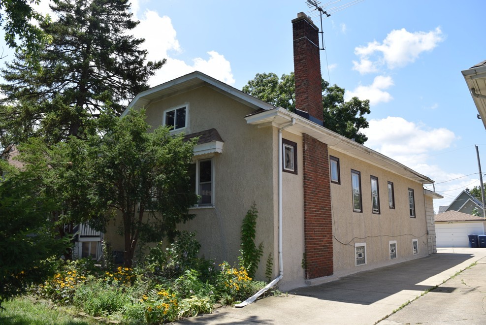 Photo 4 of 24 of 1122 N 8th Avenue house