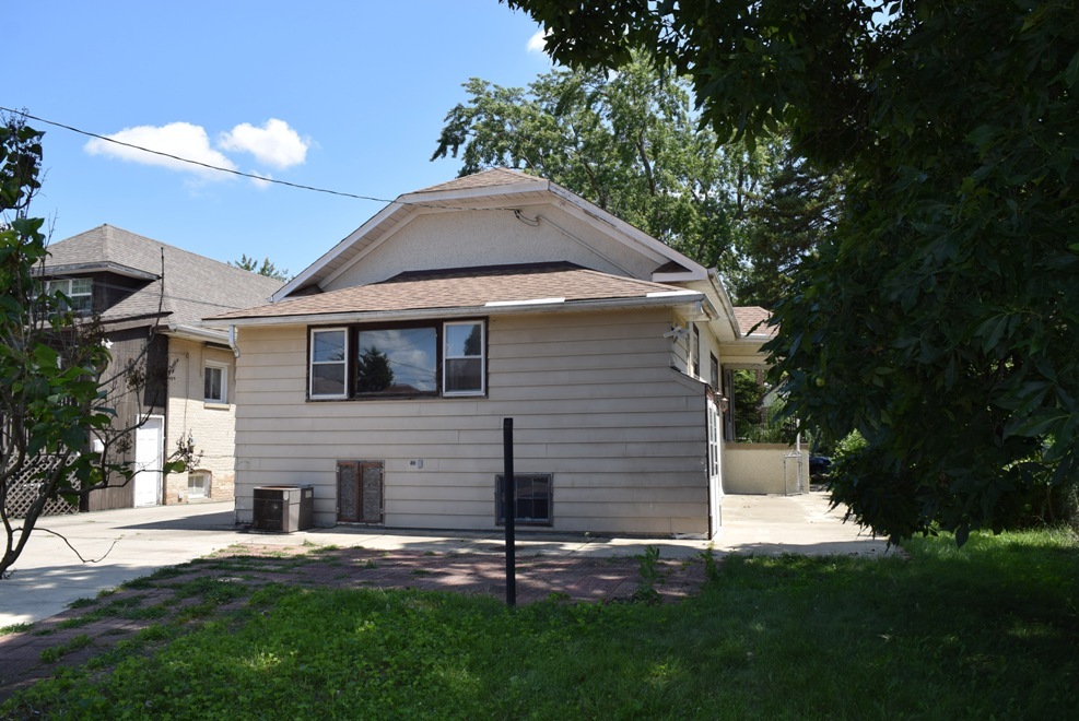 Photo 6 of 24 of 1122 N 8th Avenue house