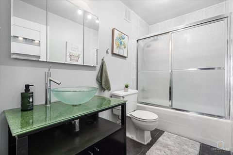 Tiny photo for 1405 E Central Road #222C, Arlington Heights, IL 60005 (MLS # 12579191)