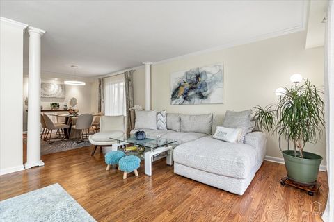 Tiny photo for 1405 E Central Road #222C, Arlington Heights, IL 60005 (MLS # 12579191)