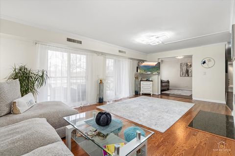 Tiny photo for 1405 E Central Road #222C, Arlington Heights, IL 60005 (MLS # 12579191)