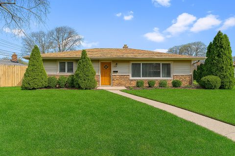 Photo of 9966 S California Avenue, Evergreen Park, IL 60805 (MLS # 12595848)