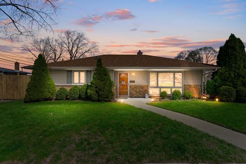 Tiny photo for 9966 S California Avenue, Evergreen Park, IL 60805 (MLS # 12595848)