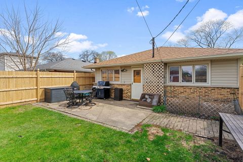 Tiny photo for 9966 S California Avenue, Evergreen Park, IL 60805 (MLS # 12595848)