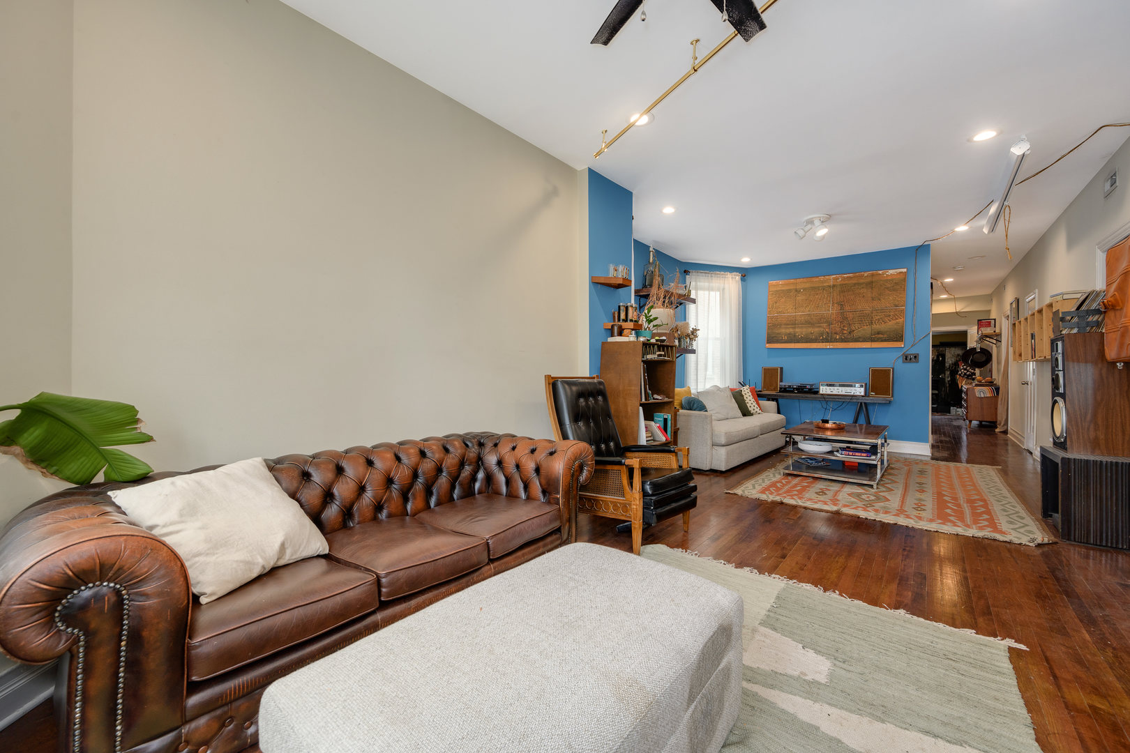 3244 N Hamlin Avenue