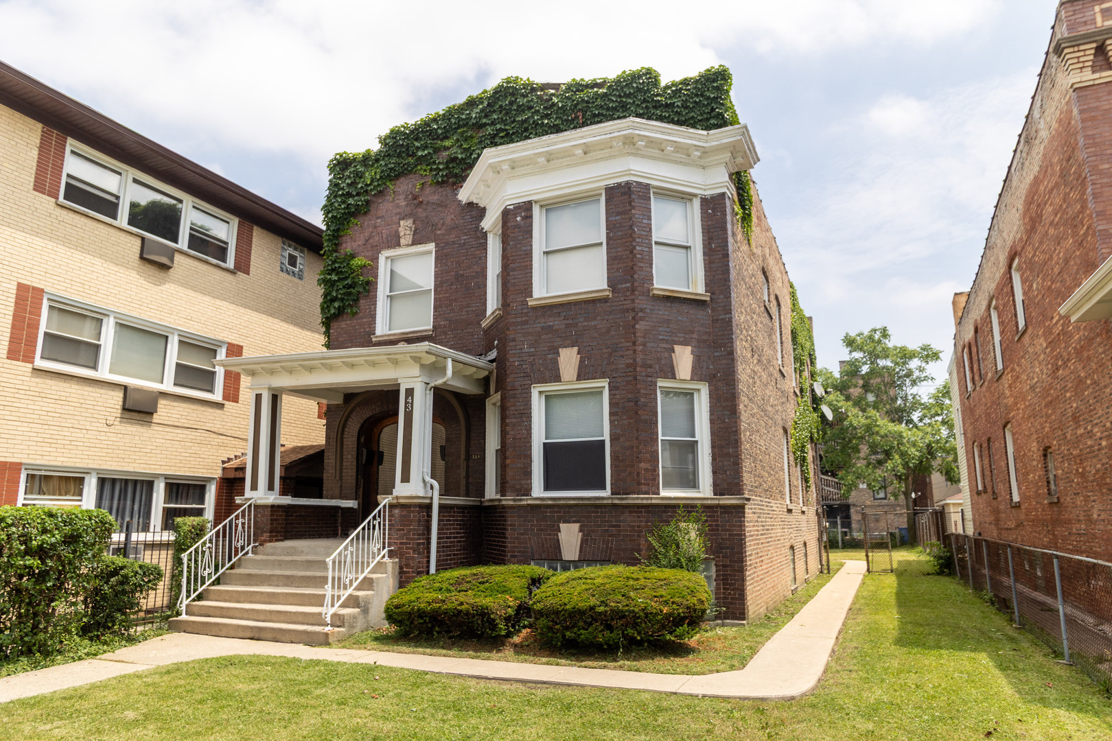 43 N MENARD Avenue