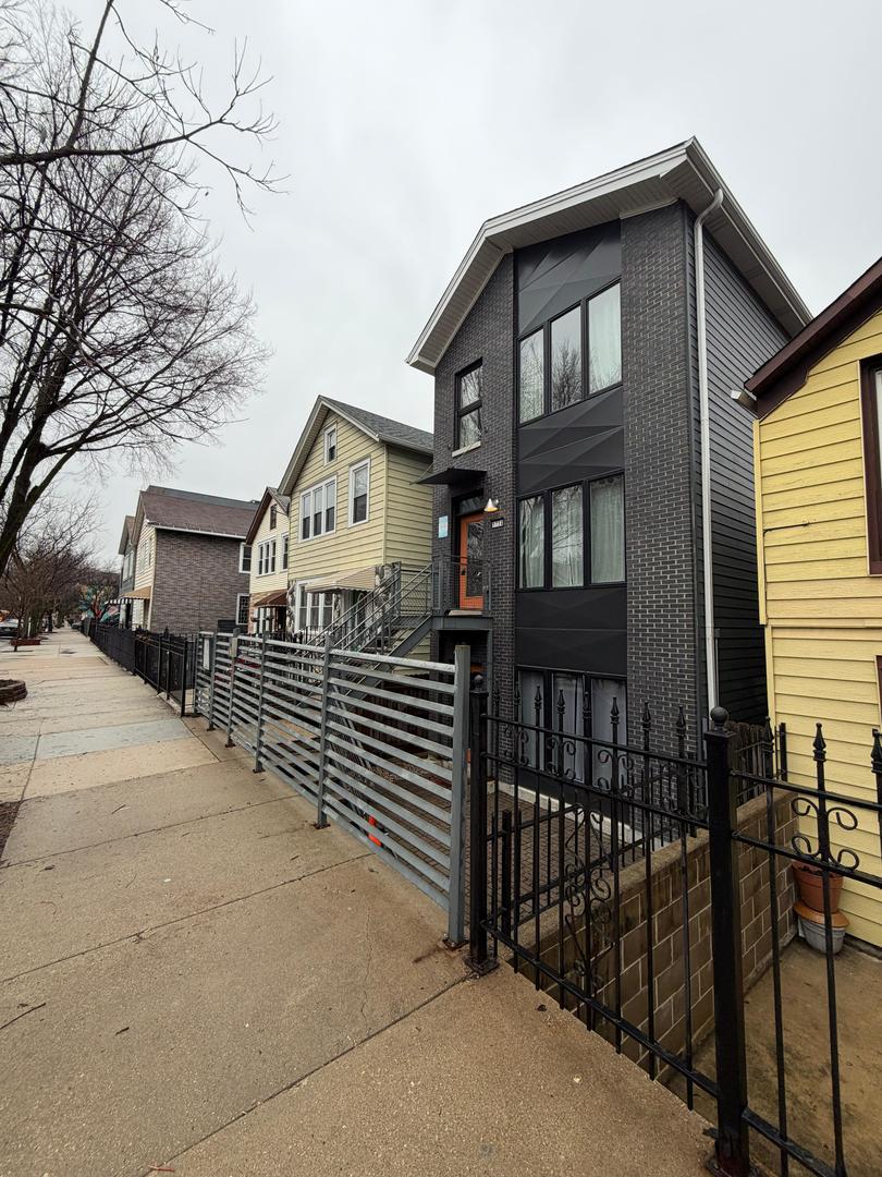 1734 W Cullerton Street 1