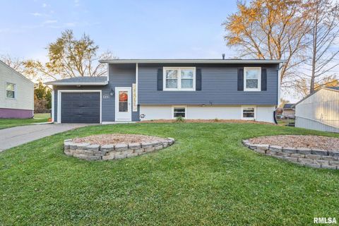 Photo of 4036 HILLANDALE Road, Davenport, IA 52806 (MLS # QC4269417)