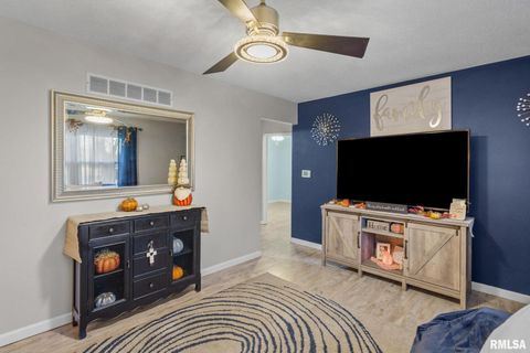 Tiny photo for 4036 HILLANDALE Road, Davenport, IA 52806 (MLS # QC4269417)