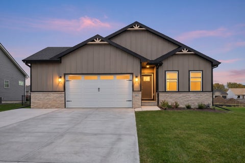 Photo of 6121 Thor Avenue, Davenport, IA 52807 (MLS # 12796623)
