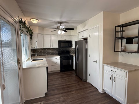 Tiny photo for 1990 Oxford Lane, Hoffman Estates, IL 60169 (MLS # 12768205)