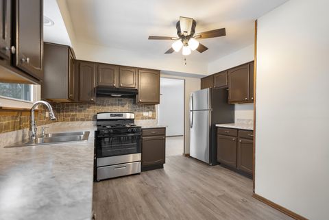Tiny photo for 820 Red Coach Lane, Algonquin, IL 60102 (MLS # 12534415)