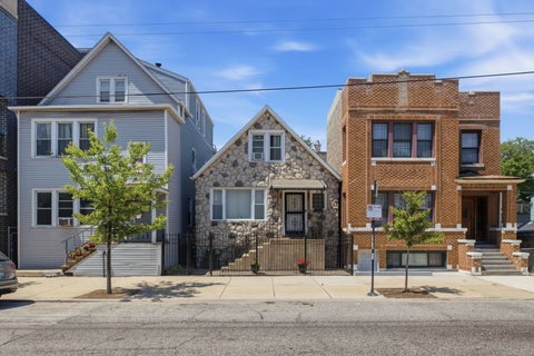Photo of 2444 N WESTERN Avenue, Chicago, IL 60647 (MLS # 12758915)