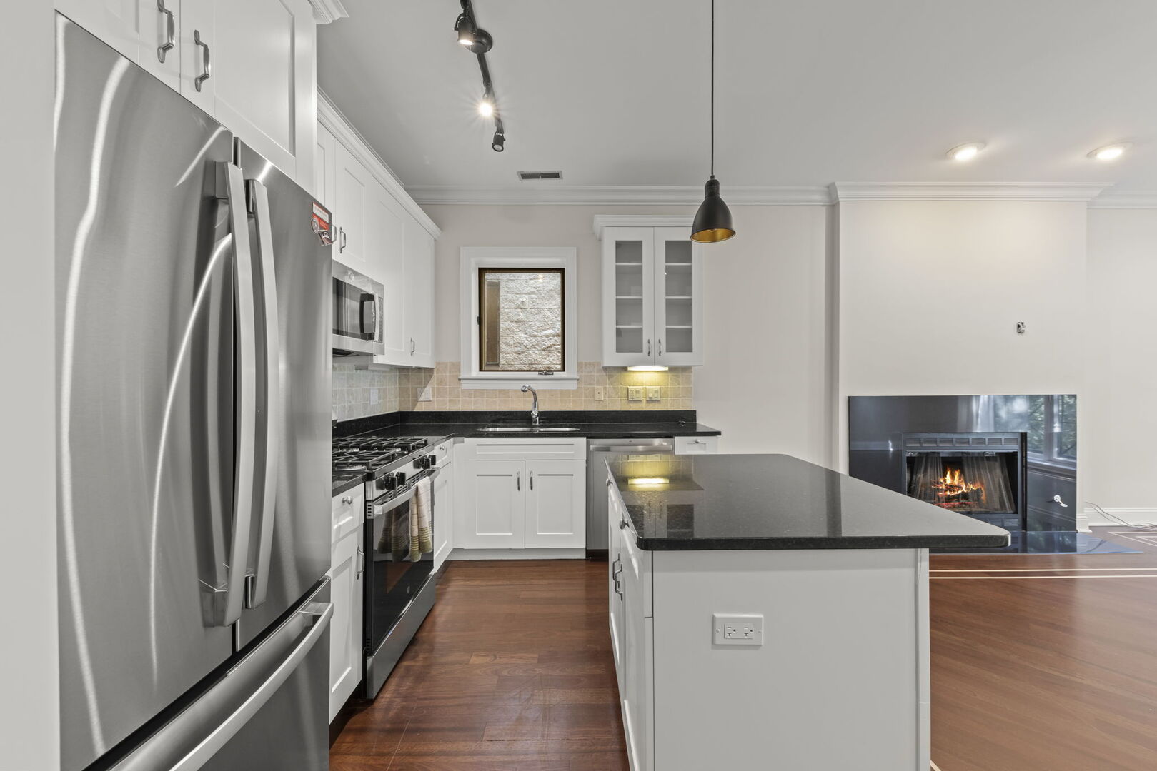 1924 W DIVERSEY Parkway 3E