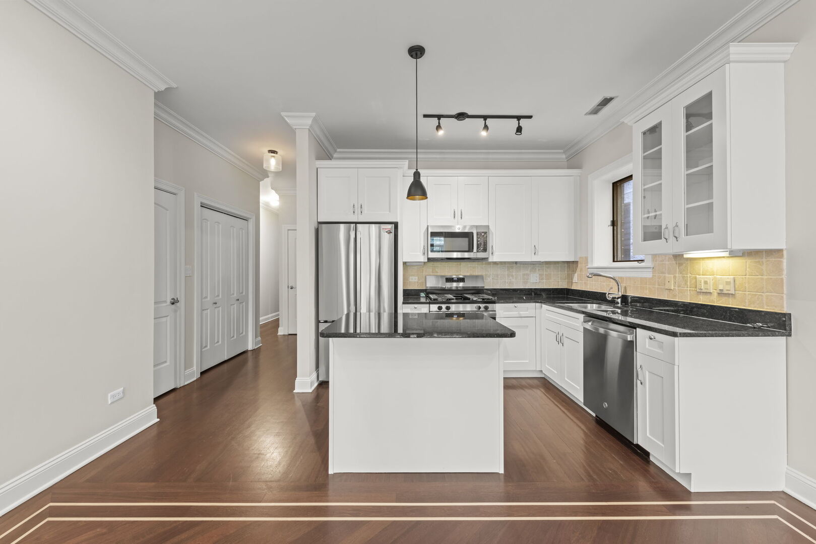 1924 W DIVERSEY Parkway 3E