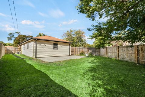 Tiny photo for 847 Mckinley Avenue, Mundelein, IL 60060 (MLS # 12493169)