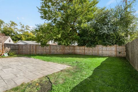 Tiny photo for 847 Mckinley Avenue, Mundelein, IL 60060 (MLS # 12493169)