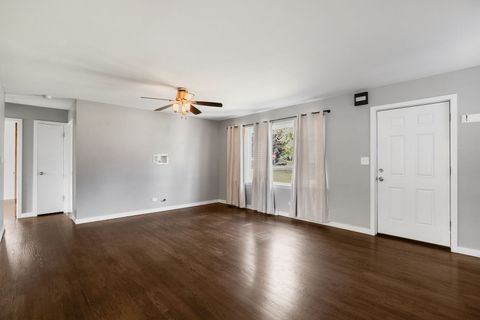 Tiny photo for 847 Mckinley Avenue, Mundelein, IL 60060 (MLS # 12493169)