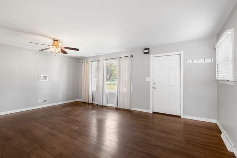 Tiny photo for 847 Mckinley Avenue, Mundelein, IL 60060 (MLS # 12493169)