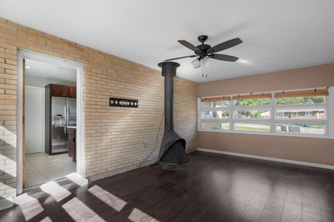 Tiny photo for 847 Mckinley Avenue, Mundelein, IL 60060 (MLS # 12493169)