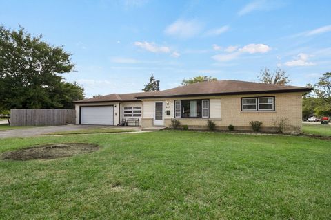 Photo of 847 Mckinley Avenue, Mundelein, IL 60060 (MLS # 12493169)