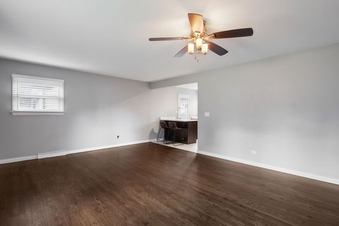 Tiny photo for 847 Mckinley Avenue, Mundelein, IL 60060 (MLS # 12493169)