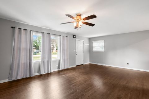 Tiny photo for 847 Mckinley Avenue, Mundelein, IL 60060 (MLS # 12493169)