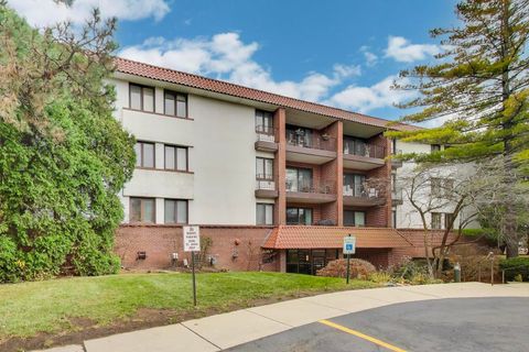 2046 Saint Johns Avenue Unit 4b, Highland Park, IL 60035 - #: 12526069