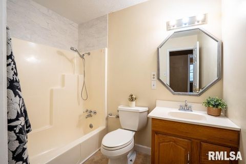 Tiny photo for 1401 S THOMAS Street, Carterville, IL 62918 (MLS # QC4269451)