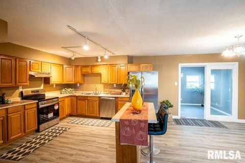 Tiny photo for 1401 S THOMAS Street, Carterville, IL 62918 (MLS # QC4269451)