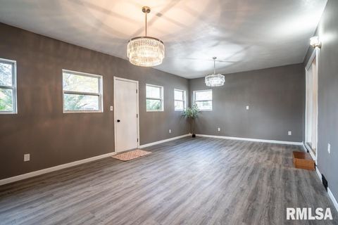 Tiny photo for 1401 S THOMAS Street, Carterville, IL 62918 (MLS # QC4269451)