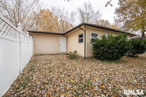 Tiny photo for 1401 S THOMAS Street, Carterville, IL 62918 (MLS # QC4269451)