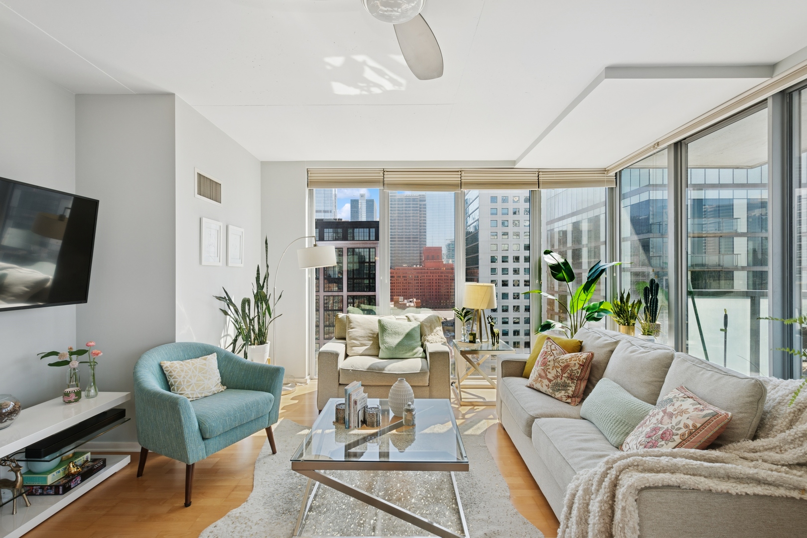 659 W RANDOLPH Street 1720