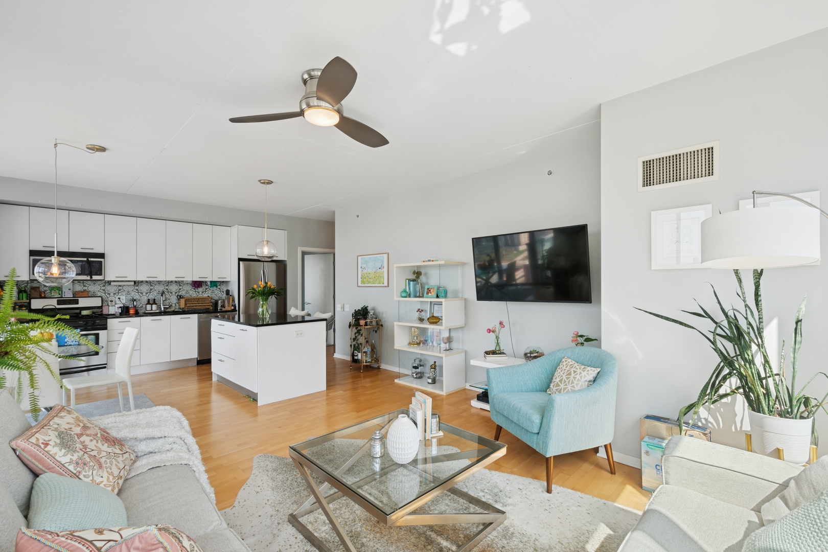 659 W RANDOLPH Street 1720