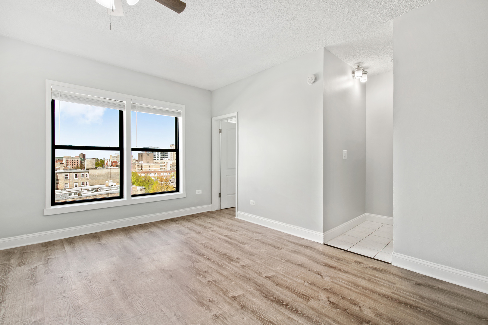 4520 N CLARENDON Avenue 708