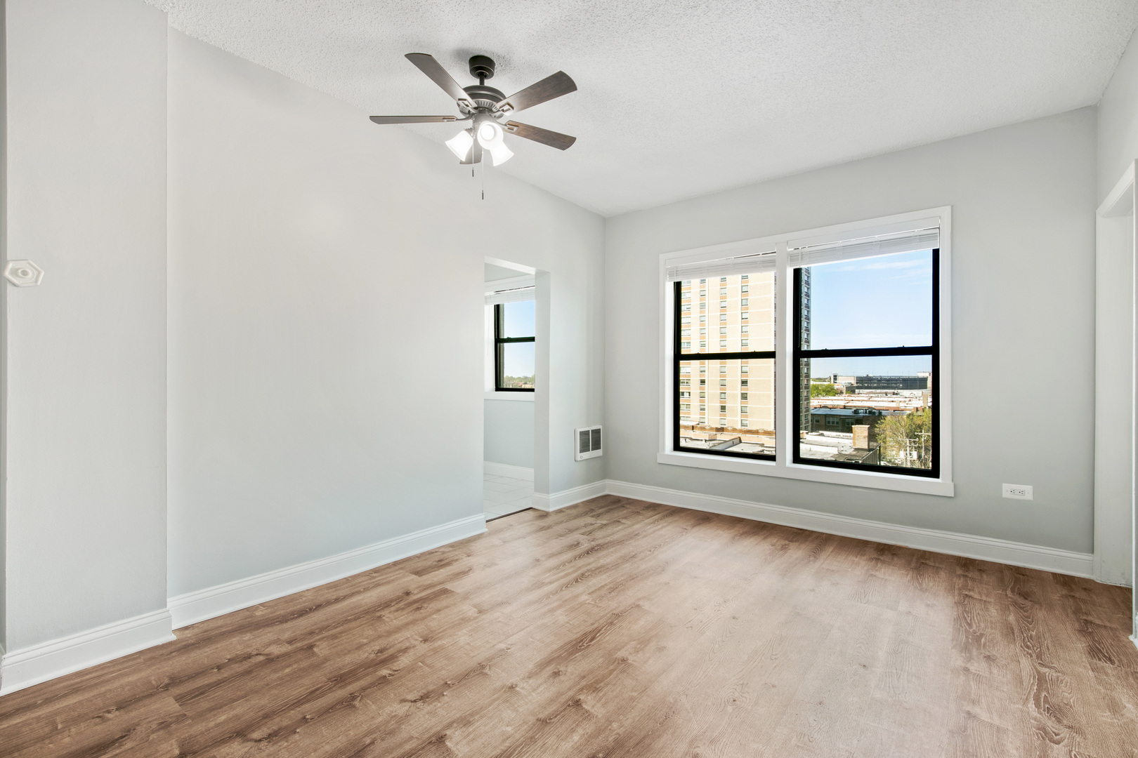 4520 N CLARENDON Avenue 708