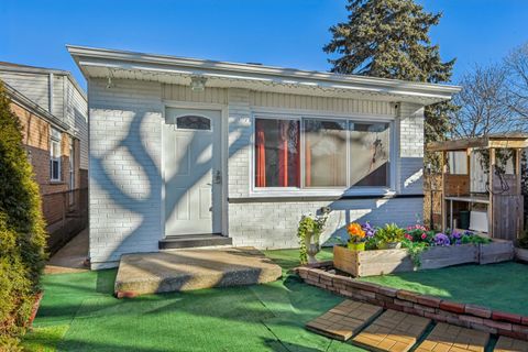 2102 W Ohio Street Chicago IL 60612