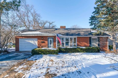 Photo of 204 Lakeshore Drive, Crystal Lake, IL 60014 (MLS # 12561137)