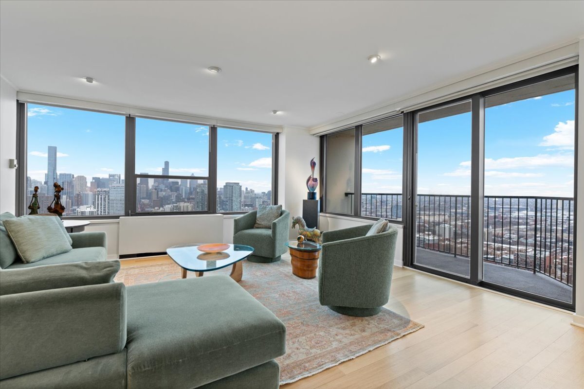 1560 N Sandburg Terrace 4301-4303