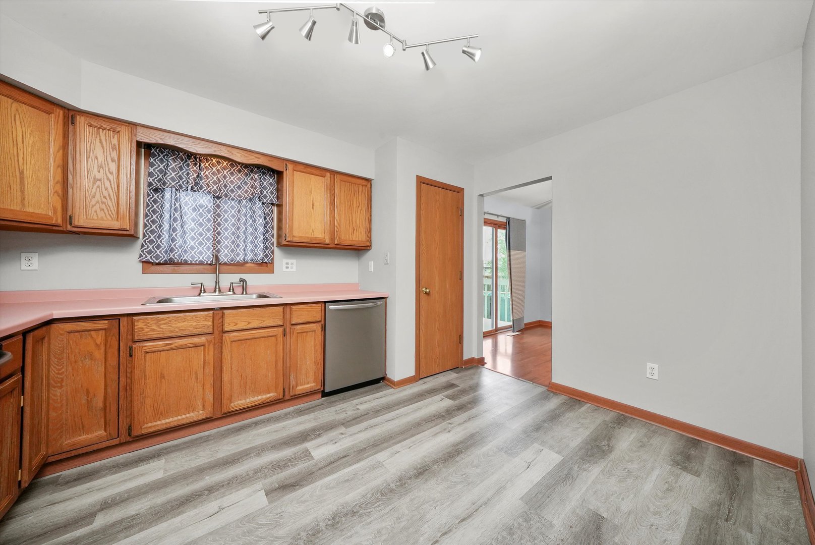 9619 Woods Lane