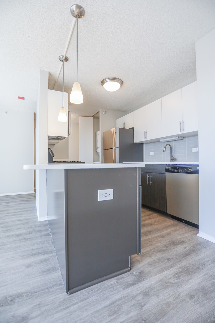 180 N Jefferson Street 2311