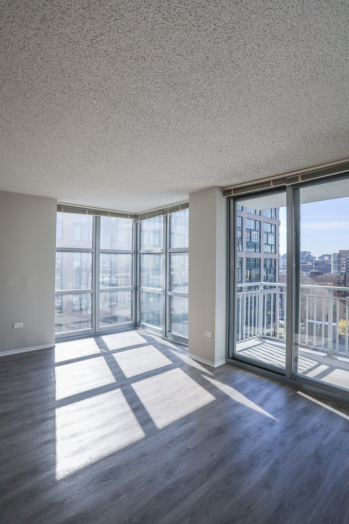 180 N Jefferson Street 2311