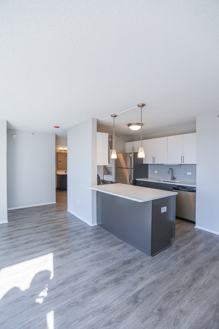 180 N Jefferson Street 2311