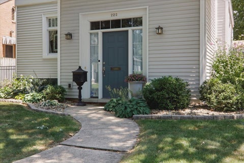 Tiny photo for 222 S Florence Avenue, Bloomington, IL 61701 (MLS # 12717590)