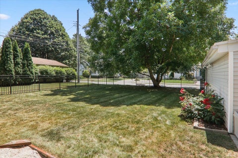 Tiny photo for 222 S Florence Avenue, Bloomington, IL 61701 (MLS # 12717590)