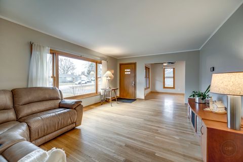 Tiny photo for 28W544 Forest View Avenue, Warrenville, IL 60555 (MLS # 12538464)