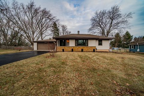 Photo of 28W544 Forest View Avenue, Warrenville, IL 60555 (MLS # 12538464)