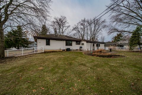 Tiny photo for 28W544 Forest View Avenue, Warrenville, IL 60555 (MLS # 12538464)