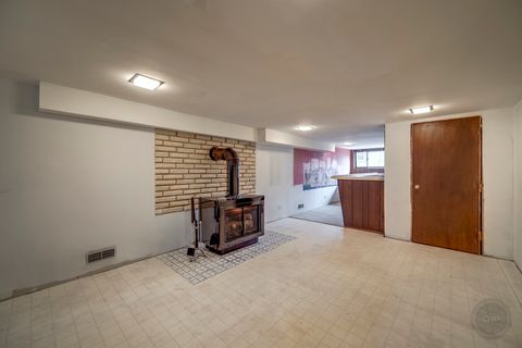 Tiny photo for 28W544 Forest View Avenue, Warrenville, IL 60555 (MLS # 12538464)