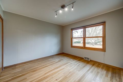 Tiny photo for 28W544 Forest View Avenue, Warrenville, IL 60555 (MLS # 12538464)